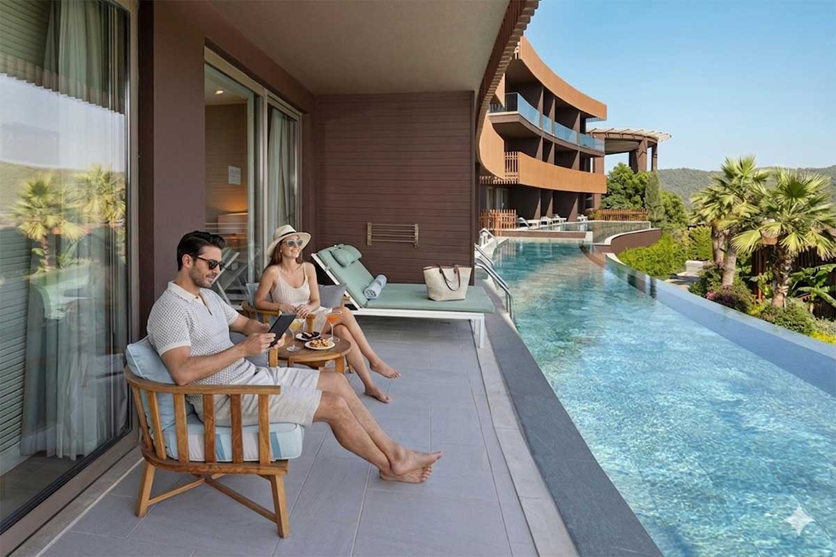 Titanic Luxury Collection Bodrum Swim Up Rooms