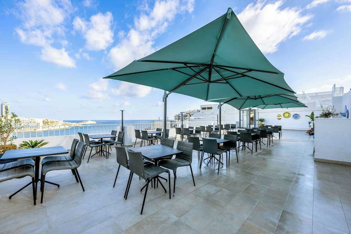 Plaza Regency Hotel Rooftop