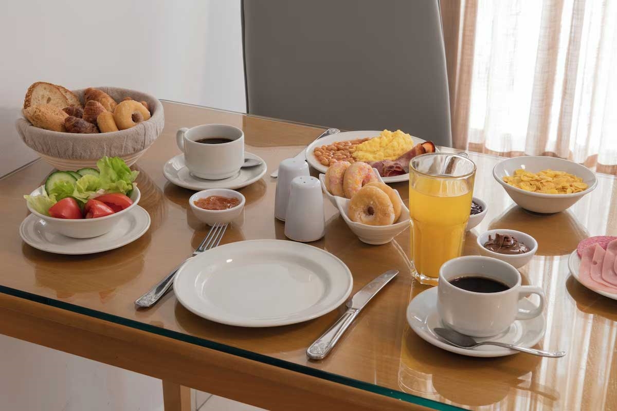 Plaza Regency Hotel Breakfast Room Service