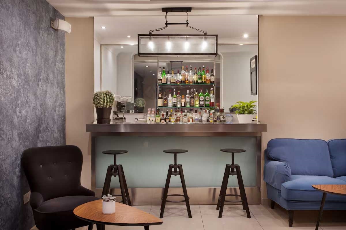 Plaza Regency Bar